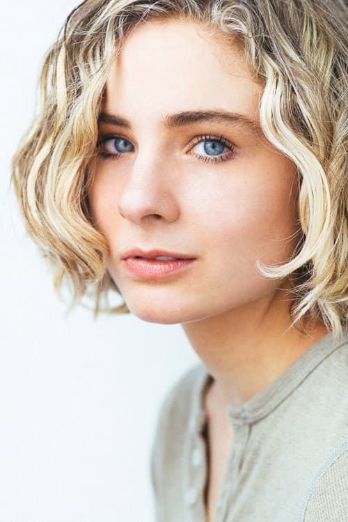 Lizzy DeClement foto