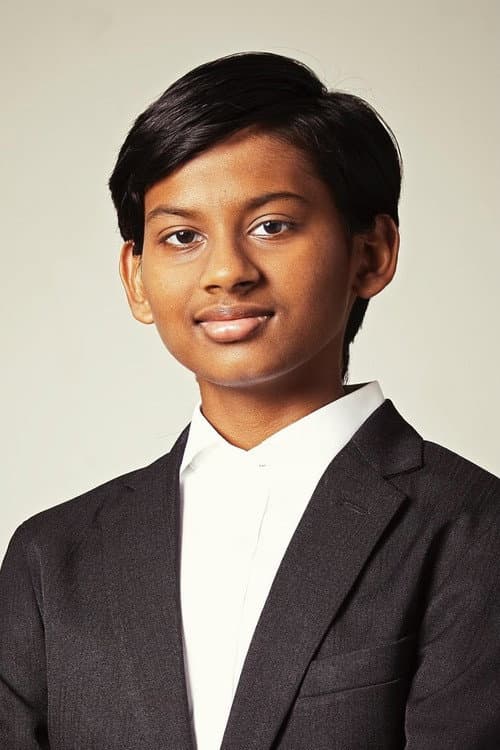 Roni Akurati foto