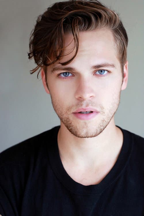 Alexander Calvert foto