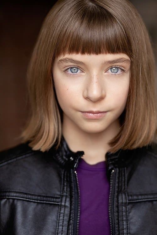 Phoebe Ferro foto