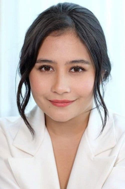 Prilly Latuconsina foto