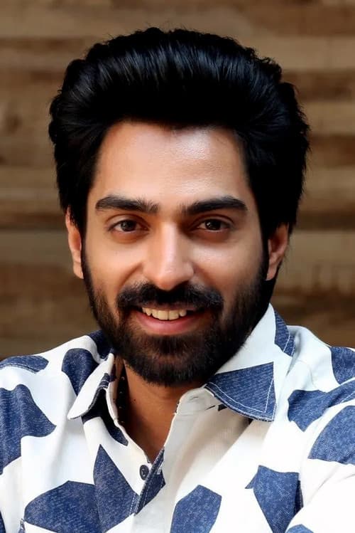 Shiva Kandukuri foto