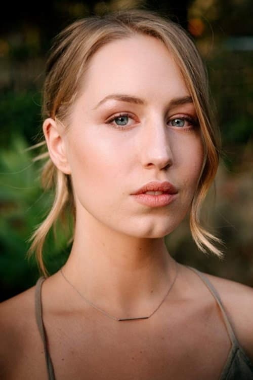 Izzy Stevens foto