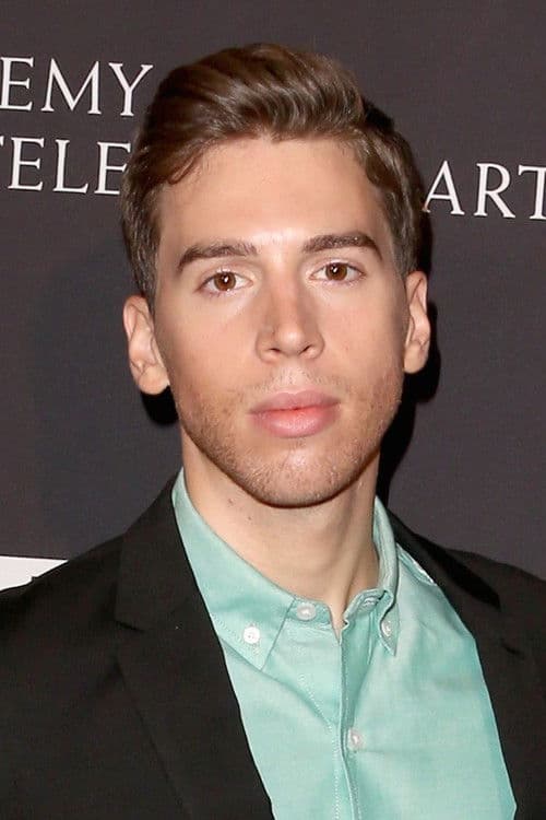 Jordan Gavaris foto