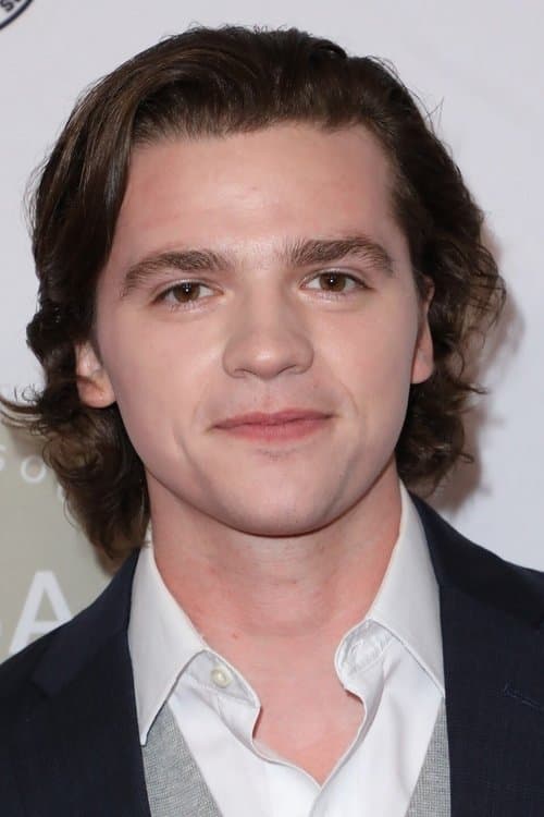 Joel Courtney foto