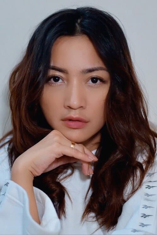 Hesti Purwadinata foto