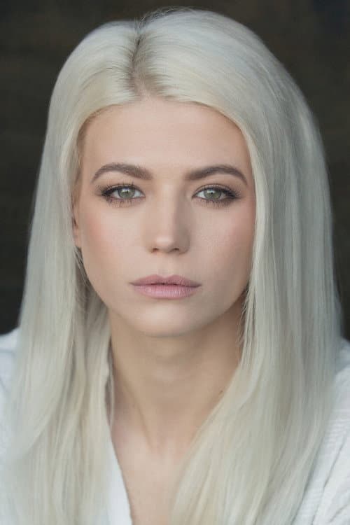 Danielle Harold foto