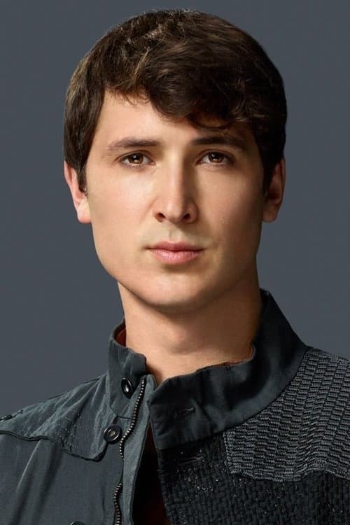 Ben Lloyd-Hughes foto