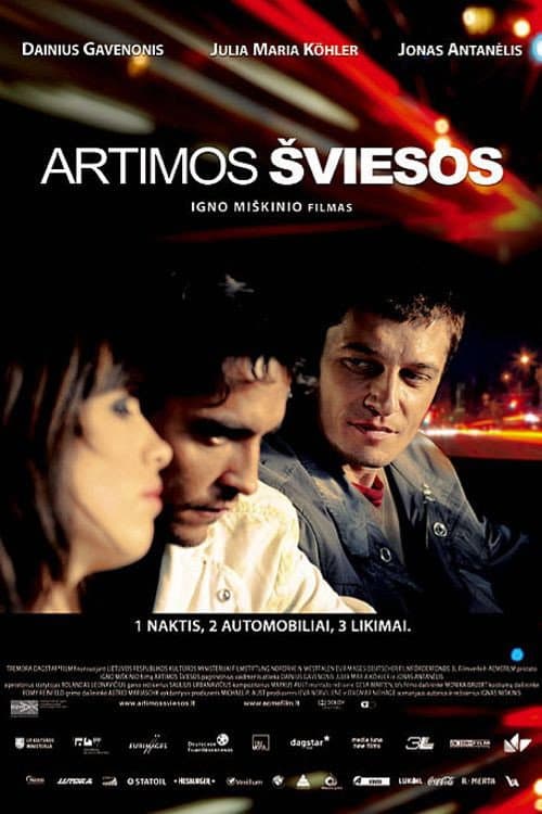 Artimos šviesos (2009) poster