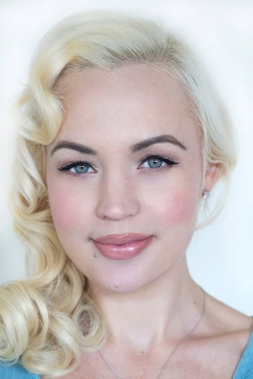Emily Elicia Low foto