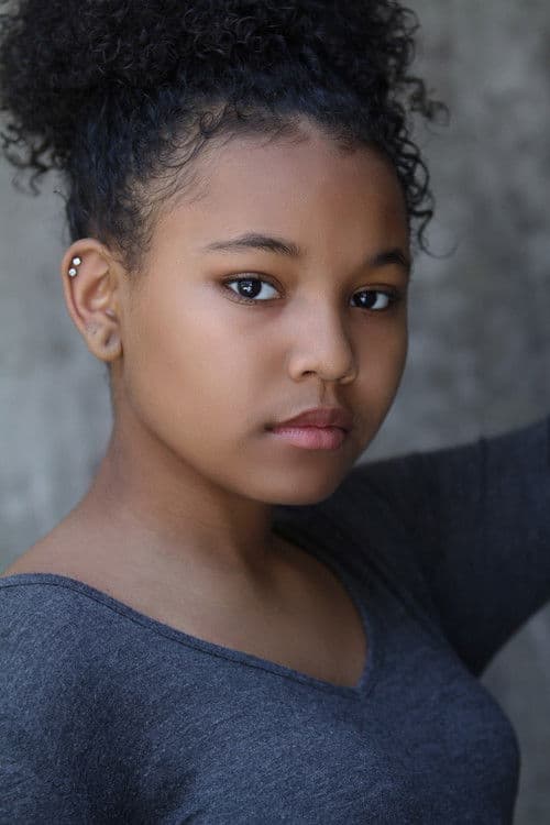 Ariana Neal foto