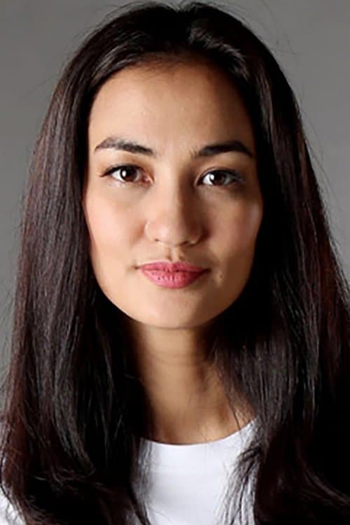 Atiqah Hasiholan foto