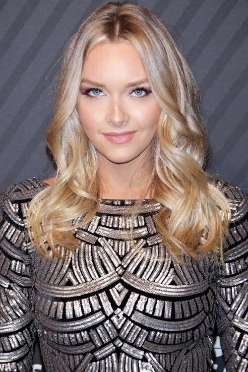 Camille Kostek foto