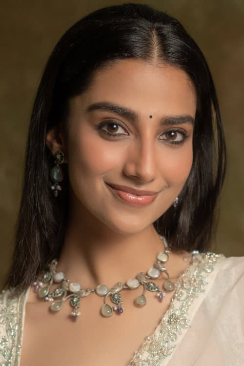 Meenakshi Chaudhary foto