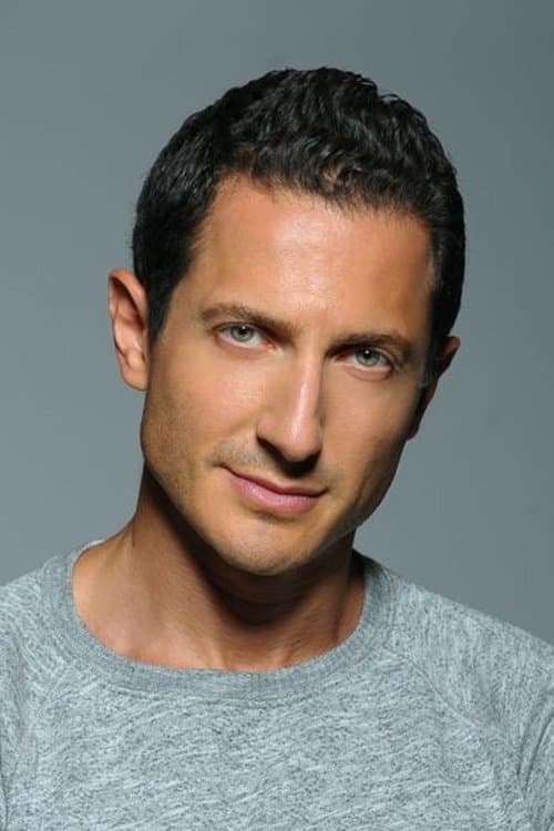 Sasha Roiz foto