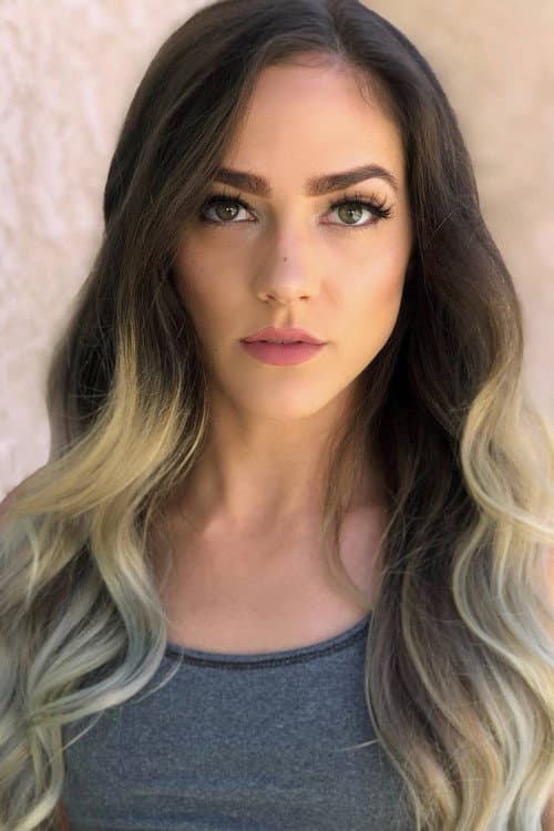 Courtney Akbar foto