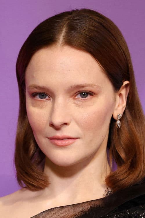 Morfydd Clark foto