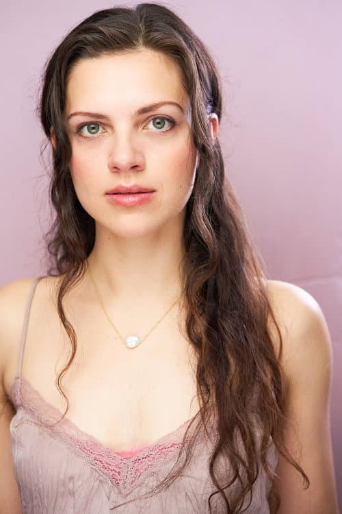 Amy Catherine Welch foto