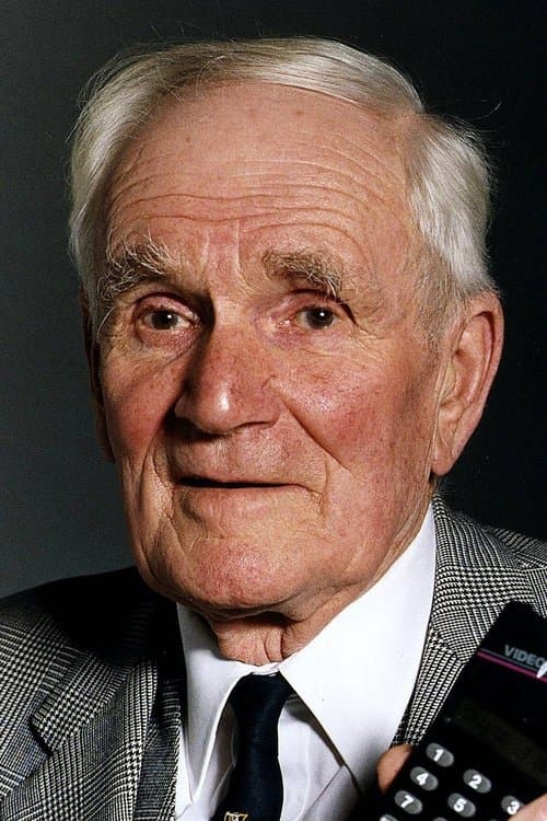 Desmond Llewelyn foto