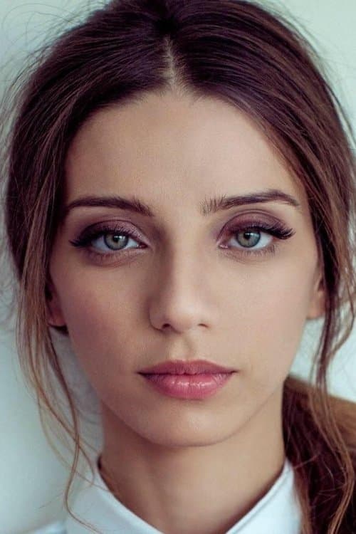 Angela Sarafyan foto