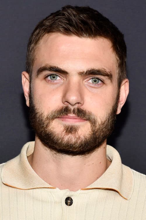 Alex Roe foto