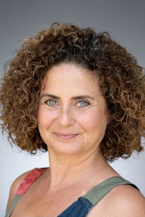 Esra Akkaya foto