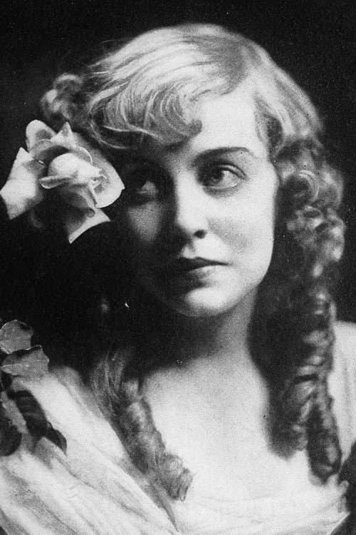 Violet MacMillan foto