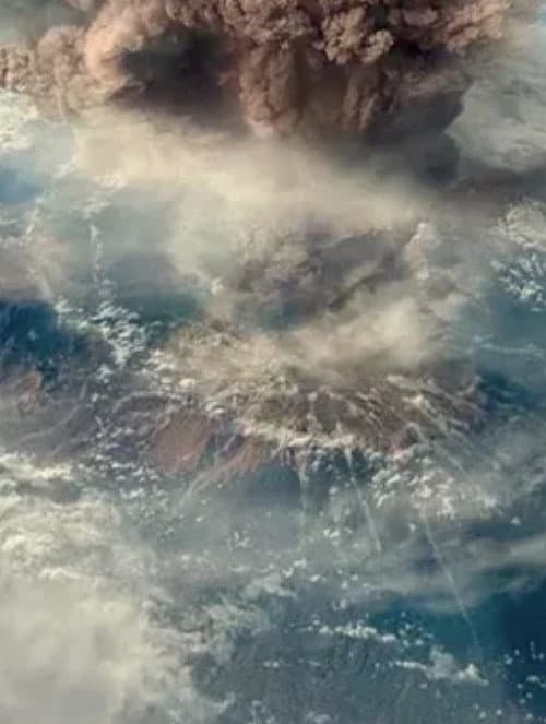 Le mystérieux volcan du Moyen Âge (2017) poster