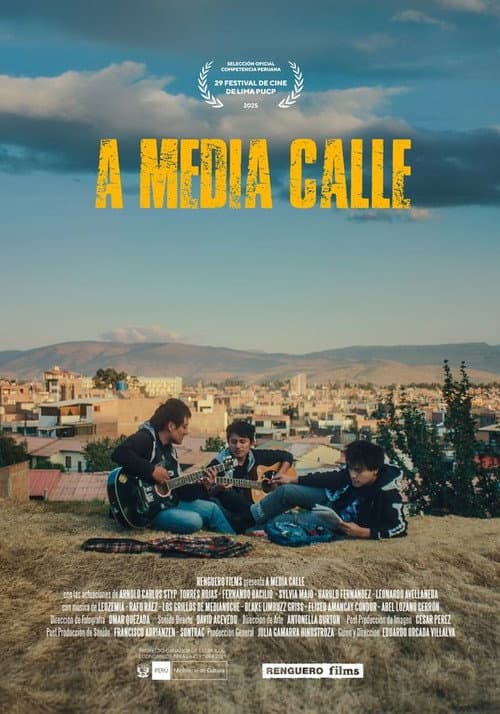 A media calle (2025) poster