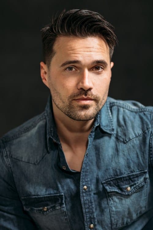 Brett Dalton foto