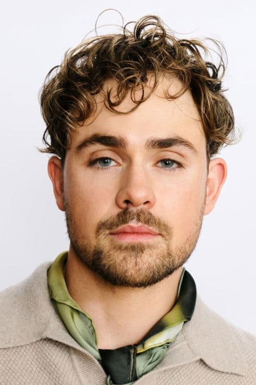 Dacre Montgomery foto