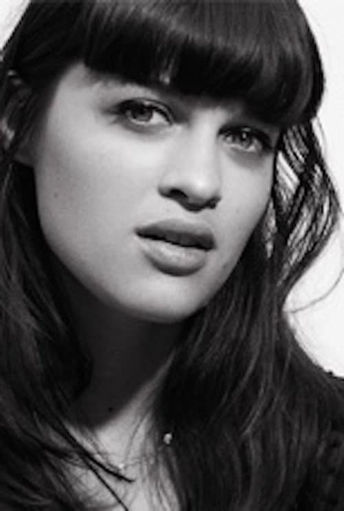 Bella Hay foto