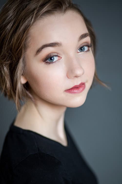Julia Sarah Stone foto