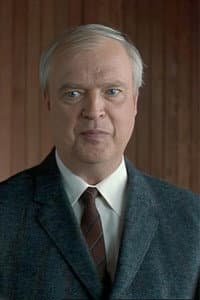 Larry Reese in Team Bride