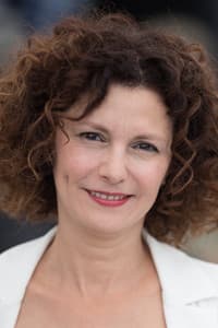 Nadia Kaci in À mon âge je me cache encore pour fumer