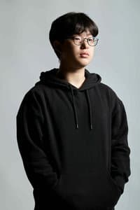 Yuwi Jeong in I. Close 2 U