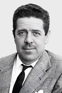 Luis García Berlanga in Un pasota con corbata