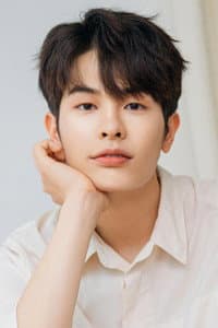 Jeong Min-gyu in 어느 날 우리 집 현관으로 멸망이 들어왔다