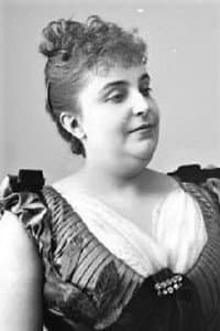 Sofía Alverá in Los guapos