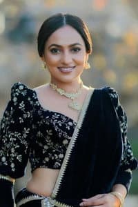 Udari Warnakulasooriya in මිදුණු විශ්වය (Midunu Vishwaya)