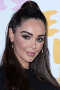 Nabilla Benattia in Influenceurs : une vie de rêve à Dubaï