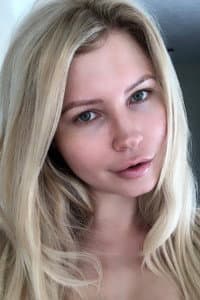 Carrie Minter in Kwoon