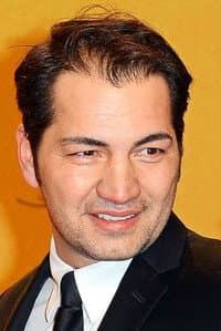Bülent Sharif in Herz aus Schokolade