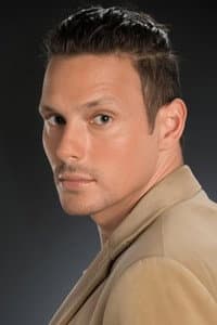 Derrick James in Lola... Érase Una Vez