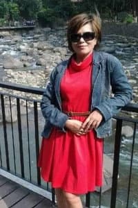 Elisabeth Endang in Rangkul