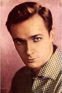 Gastón Santos in Jóvenes y bellas