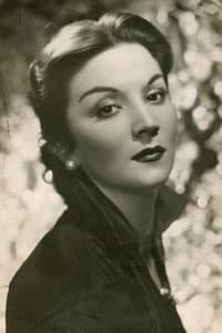 Julia Sandoval in Los tallos amargos