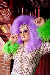 Mona De Grenoble in Drags - Reines de la pop