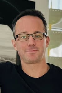 Jonathan Smith in Guy Friends