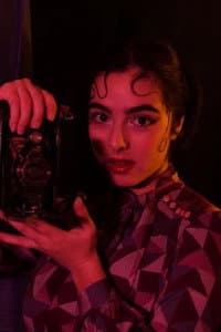 Emma Delaveau in Le fakirisme de maison